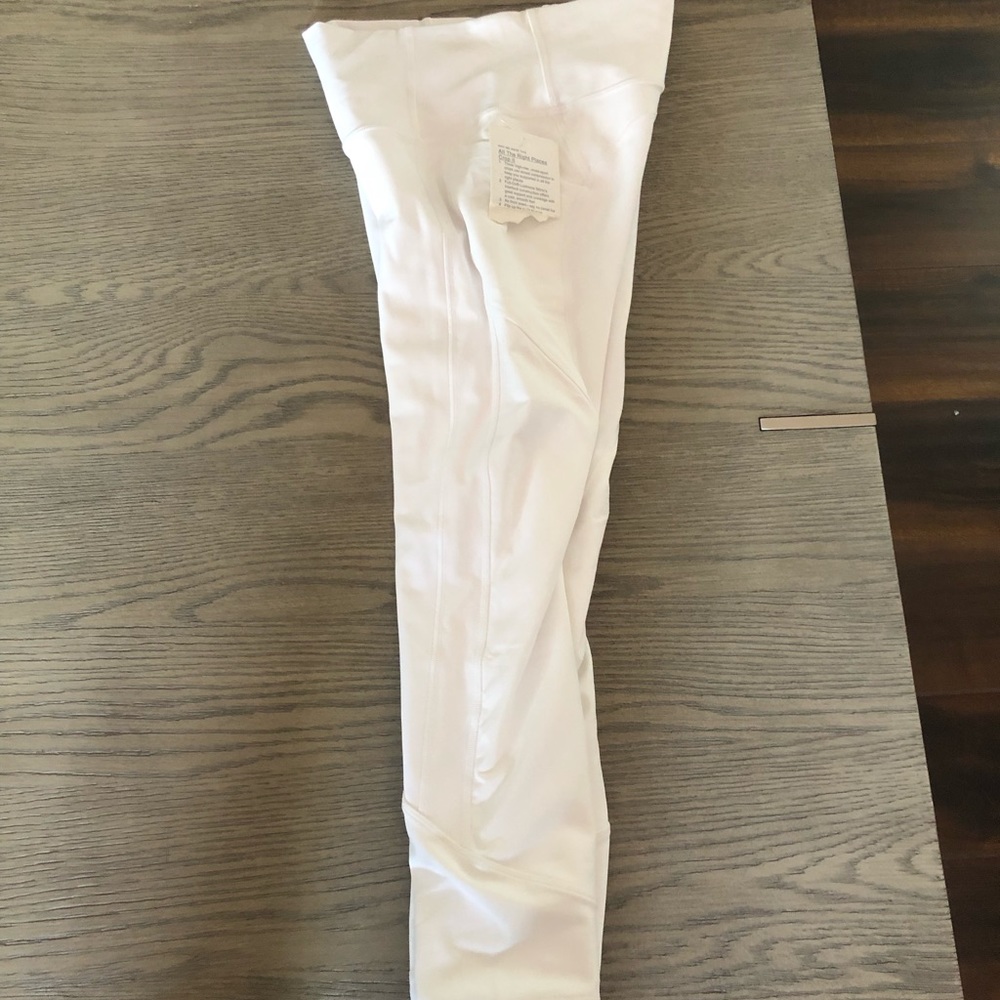 Brand new lulu lemon 🍋 size 6